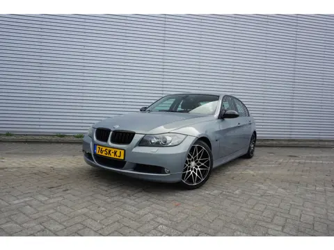 BMW 3-serie 320i Executive Airco / Cruise / Parkeers. / Elektr. ramen / Lm velgen / NAP /