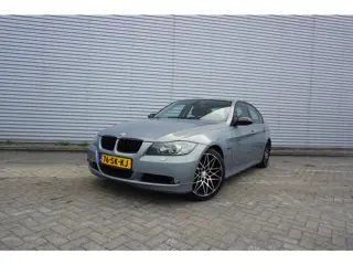 BMW 3-serie 320i Executive Airco / Cruise / Parkeers. / Elektr. ramen / Lm velgen / NAP /