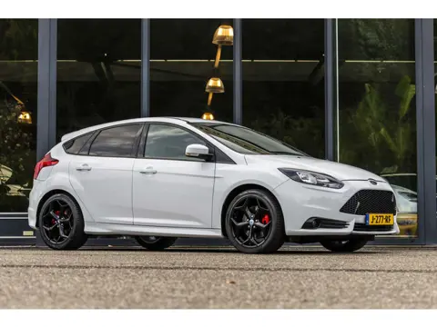 Ford Focus 2.0 EcoBoost ST-2 | Zeer netjes | (bj 2012)