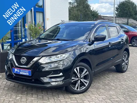 Nissan Qashqai 1.3 DIG-T N-Connecta l Panoramadak, Navigatie, Achteruitrij Camera, Adaptieve Cruise,