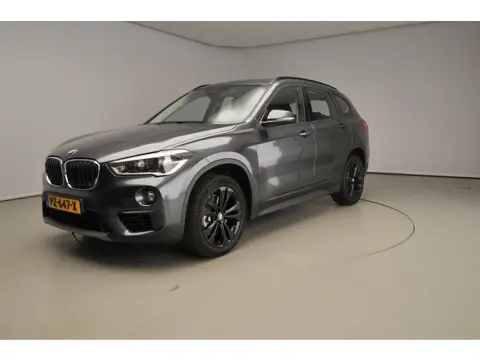 BMW X1 sDrive20i 190PK Automaat Executive | Trekhaak (1800kg ) | Navi | Parkeersensoren | 18"