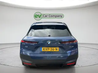 Foto 20 van BMW IX xDrive50 Executive 112 kWh | SOH 96% | Panoramadak | Harman Kardon | Memory Seats | Trekhaak