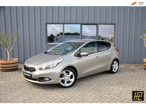 Kia Cee'd 1.4 CVVT * Airco * Navi * Carplay/Android * Lmv * Zeer nette auto