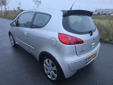 Mitsubishi Colt 1.5 QS Apk 5-1-2027 * 850,- *