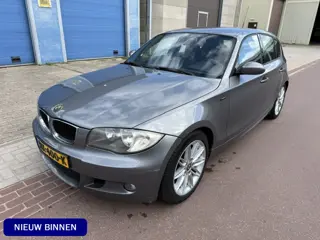 BMW 1-serie 116i Corporate bj. 2009 met koude airco en nwe APK Rijdt en schakelt prima. Olielampje b