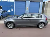 Foto 22 van BMW 1-serie 116i Corporate bj. 2009 met koude airco en nwe APK Rijdt en schakelt prima. Olielampje b