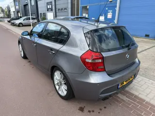 Foto 13 van BMW 1-serie 116i Corporate bj. 2009 met koude airco en nwe APK Rijdt en schakelt prima. Olielampje b
