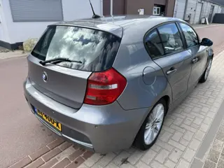 Foto 16 van BMW 1-serie 116i Corporate bj. 2009 met koude airco en nwe APK Rijdt en schakelt prima. Olielampje b