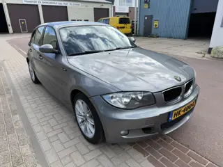 Foto 17 van BMW 1-serie 116i Corporate bj. 2009 met koude airco en nwe APK Rijdt en schakelt prima. Olielampje b