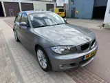 Foto 27 van BMW 1-serie 116i Corporate bj. 2009 met koude airco en nwe APK Rijdt en schakelt prima. Olielampje b