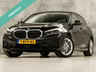 BMW 1 Serie 118i Sport Automaat (APPLE CARPLAY, DEALER ONDERHOUDEN, GROOT NAVI, CAMERA, STUUR/STOELV