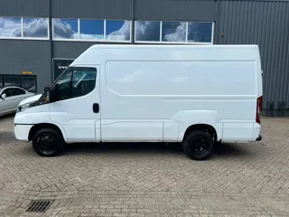 Foto 13 van Iveco Daily 35C14V 2.3 352 L2H2 Euro 6 / NAP / APK / Airco / 3 Zits / Trekhaak