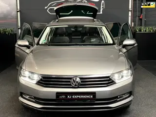 Volkswagen Passat Variant 1.6 TDI Connected Plus PANO HUD LEER AUTOMAAT TREKH