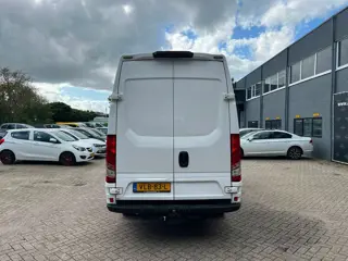 Foto 17 van Iveco Daily 35C14V 2.3 352 L2H2 Euro 6 / NAP / APK / Airco / 3 Zits / Trekhaak