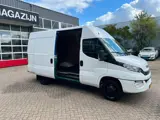 Foto 31 van Iveco Daily 35C14V 2.3 352 L2H2 Euro 6 / NAP / APK / Airco / 3 Zits / Trekhaak