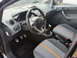Foto 12 van Ford Fiesta 1.25 Titanium Airco PDC 5-drs Zwart