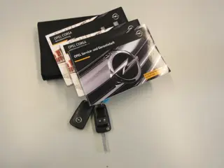 Foto 15 van Opel Corsa 1.4-16V Cosmo GTC, Schuifdak, Stoelvw, LM, Cruise, APK 5-27