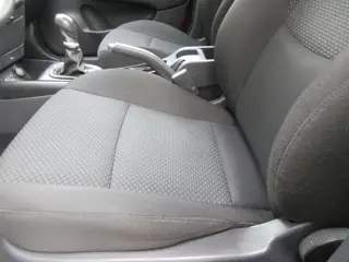 Foto 17 van Hyundai I30 1.4i i-Drive Cool, Airco, metallic, APK 5-27