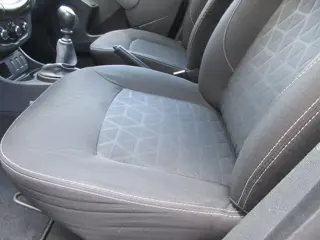 Foto 18 van Dacia Duster 1.2 TCe 4x2 Prestige, Trekhaak, Navi, APK 7-27