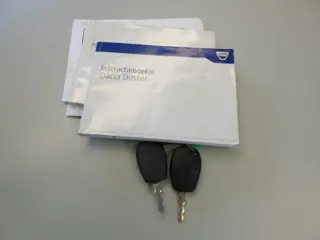 Foto 14 van Dacia Duster 1.2 TCe 4x2 Prestige, Trekhaak, Navi, APK 7-27