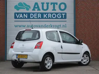 Foto 19 van Renault Twingo 1.2-16V Authentique, Trekhaak, Nw Distr. APK 1-2027