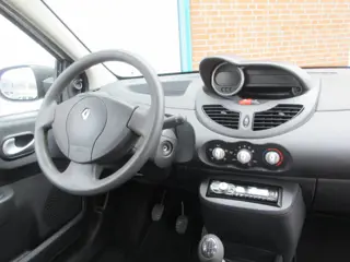 Foto 17 van Renault Twingo 1.2-16V Authentique, Trekhaak, Nw Distr. APK 1-2027