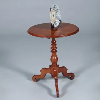 Foto 16 van Ronde Willem III wijntafel op driesprant met geprofileerd blad ca 1860