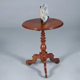 Foto 25 van Ronde Willem III wijntafel op driesprant met geprofileerd blad ca 1860