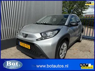 Toyota Aygo X 1.0 VVT-i MT Play / 3X AYGO X OP VOORRAAD!! / APPLE CARPLAY / CAMERA / AIRCO / CRUISE 