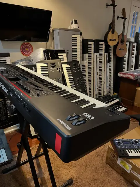 mixers, audio-interfaces, DJ-apparatuur, muziekinstrumenten, patchbays, piano's, synthesizers