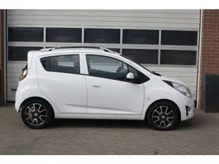 Foto 17 van Chevrolet Spark 1.0 16V LS Bi-Fuel Nieuwe Apk, LPG Af Fabriek, 5 Deurs, Licht Metalen Velgen, Airco.