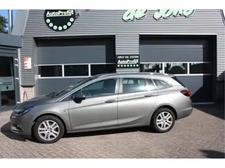 Opel Astra Sports Tourer 1.6 CDTI Business+ LET OP ! Auto heeft lichte schade rechterzij.