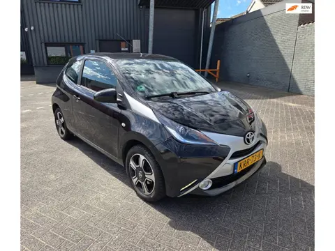 Toyota Aygo 1.0 VVT-i x-play Clima Cruise Carplay Camera