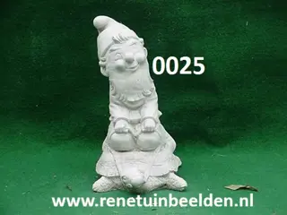 Kabouter op schildpad. nr 0025.