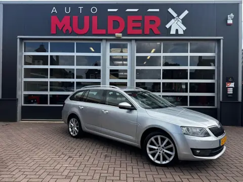SKODA OCTAVIA  COMBI 1.2 TSI 105PK GREENTECH ELEGANCE BUS. / PANO / CRUISE / NAVI / 