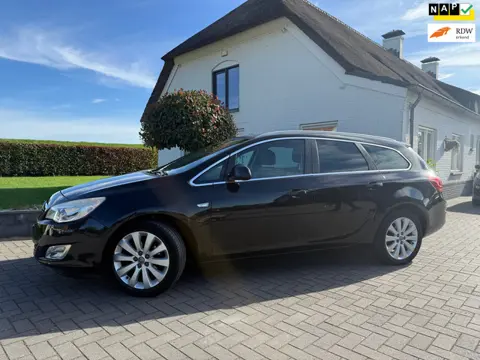 Opel Astra Sports Tourer 1.4 Cosmo / Bj: 2011 / N.A.P