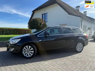 Opel Astra Sports Tourer 1.4 Cosmo / Bj: 2011 / N.A.P