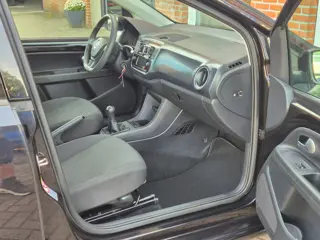 Foto 14 van Volkswagen Up! 1.0 BMT move up! 60PK 5drs airco, navi, carkit, elektr.ramen, dab