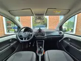 Foto 22 van Volkswagen Up! 1.0 65PK 5drs clima, cruise, pdc, camera, navi, elektr.ramen, regensensor