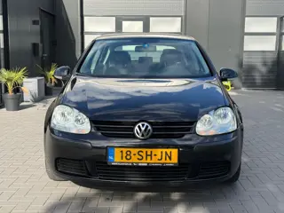 Foto 13 van Volkswagen Golf 1.6 FSI Turijn | Nieuwe APK | Trekhaak | CarPlay | Airco