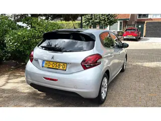 Foto 14 van Peugeot 208 1.2 PureTech Urban Soul 2015-Navi-Airco-Cruise