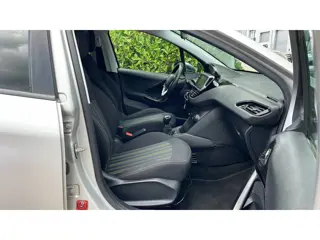 Foto 17 van Peugeot 208 1.2 PureTech Urban Soul 2015-Navi-Airco-Cruise