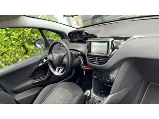 Foto 19 van Peugeot 208 1.2 PureTech Urban Soul 2015-Navi-Airco-Cruise