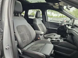 Foto 16 van Ford Kuga 2.5 PHEV ST-Line X | Panoramadak | Wegklapbare trekhaak | Head up Display | AGR-stoelen |