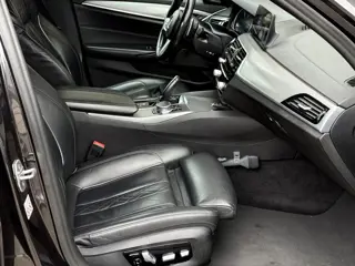 Foto 16 van BMW 5-serie 540i High Executive
