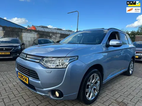 Mitsubishi Outlander 2.0 PHEV Instyle AWD/ LEER/ SCHUIFDAK/ CAMERA/ LM VELGEN!