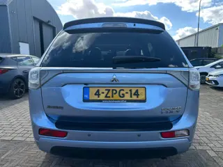 Foto 19 van Mitsubishi Outlander 2.0 PHEV Instyle AWD/ LEER/ SCHUIFDAK/ CAMERA/ LM VELGEN!