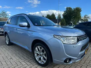 Foto 16 van Mitsubishi Outlander 2.0 PHEV Instyle AWD/ LEER/ SCHUIFDAK/ CAMERA/ LM VELGEN!