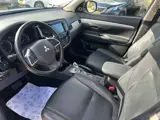 Foto 23 van Mitsubishi Outlander 2.0 PHEV Instyle AWD/ LEER/ SCHUIFDAK/ CAMERA/ LM VELGEN!