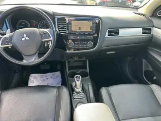 Foto 12 van Mitsubishi Outlander 2.0 PHEV Instyle AWD/ LEER/ SCHUIFDAK/ CAMERA/ LM VELGEN!